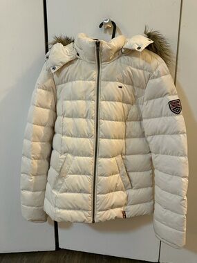 Tommy Hilfiger Women’s Cream Quilted Puffer Jacket with Removable Faux Fur Hood